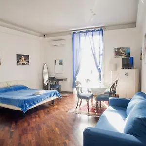 Rotonda Diaz , Napoli Italia